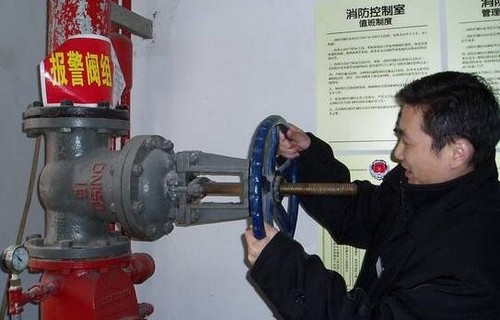北京矽膠水杯防滑套模具生産商
